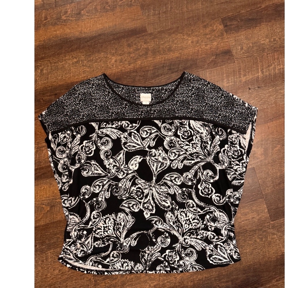 Chico's Black White Floral Scroll Print Top Size 2 (US 12/L) Short Sleeve